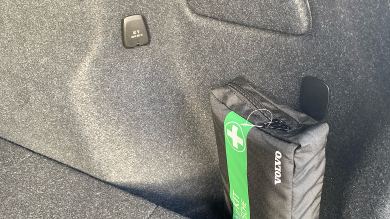 Volvo XC40 2.0 B4P Ultimate Dark 5dr Auto Petrol Estate